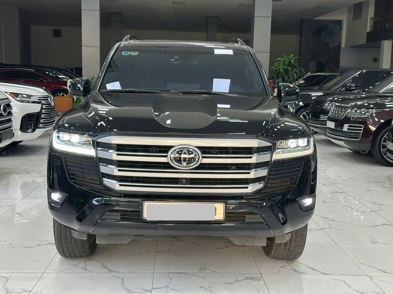 TOYOTA LANDCRUISER LC300 2024 Tên Cty đi có 7 nghìn Km như xe mới