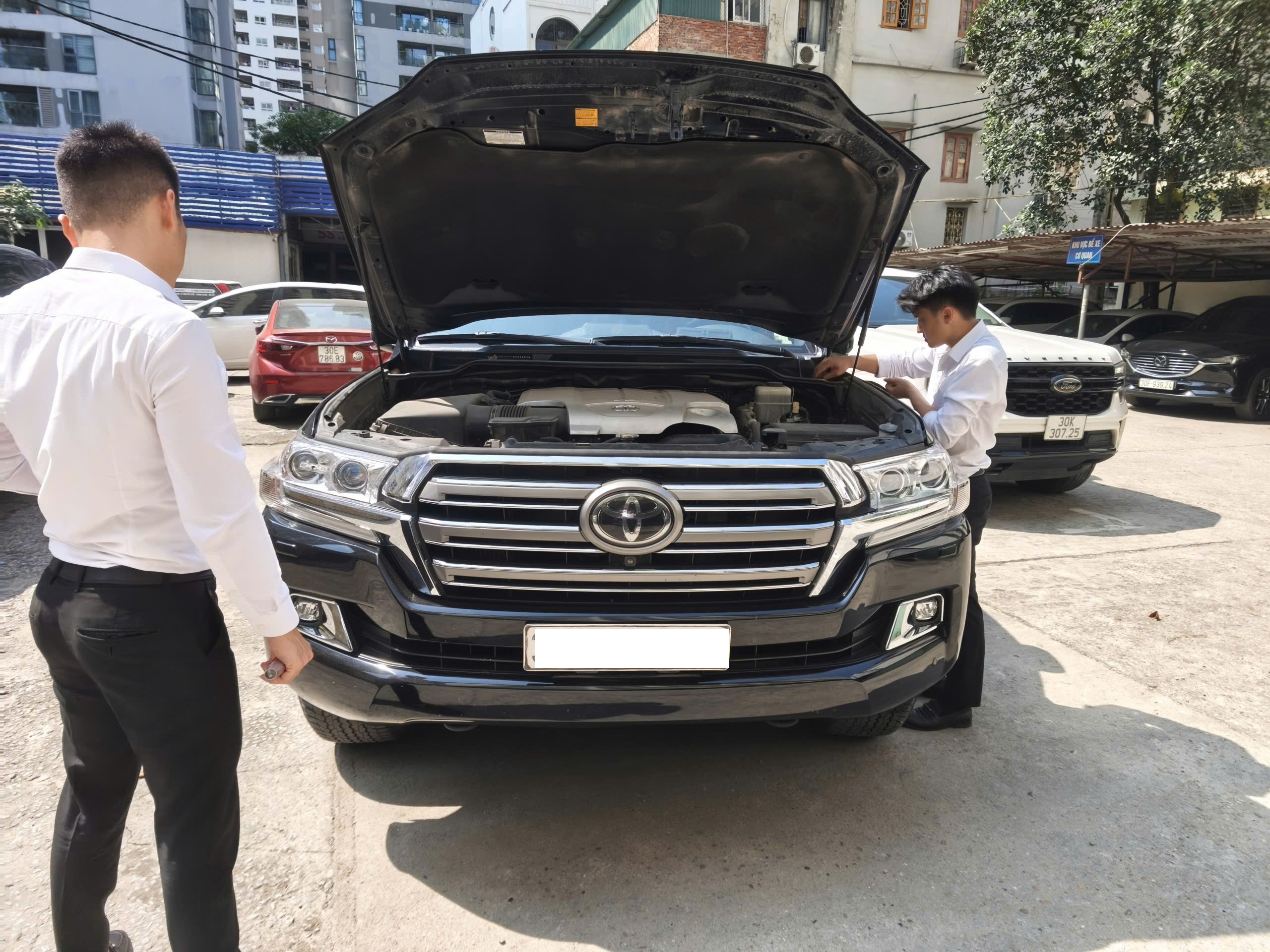 Bán ô tô Toyota Land Cruiser 5.7V8 năm 2016 Xuất Mỹ