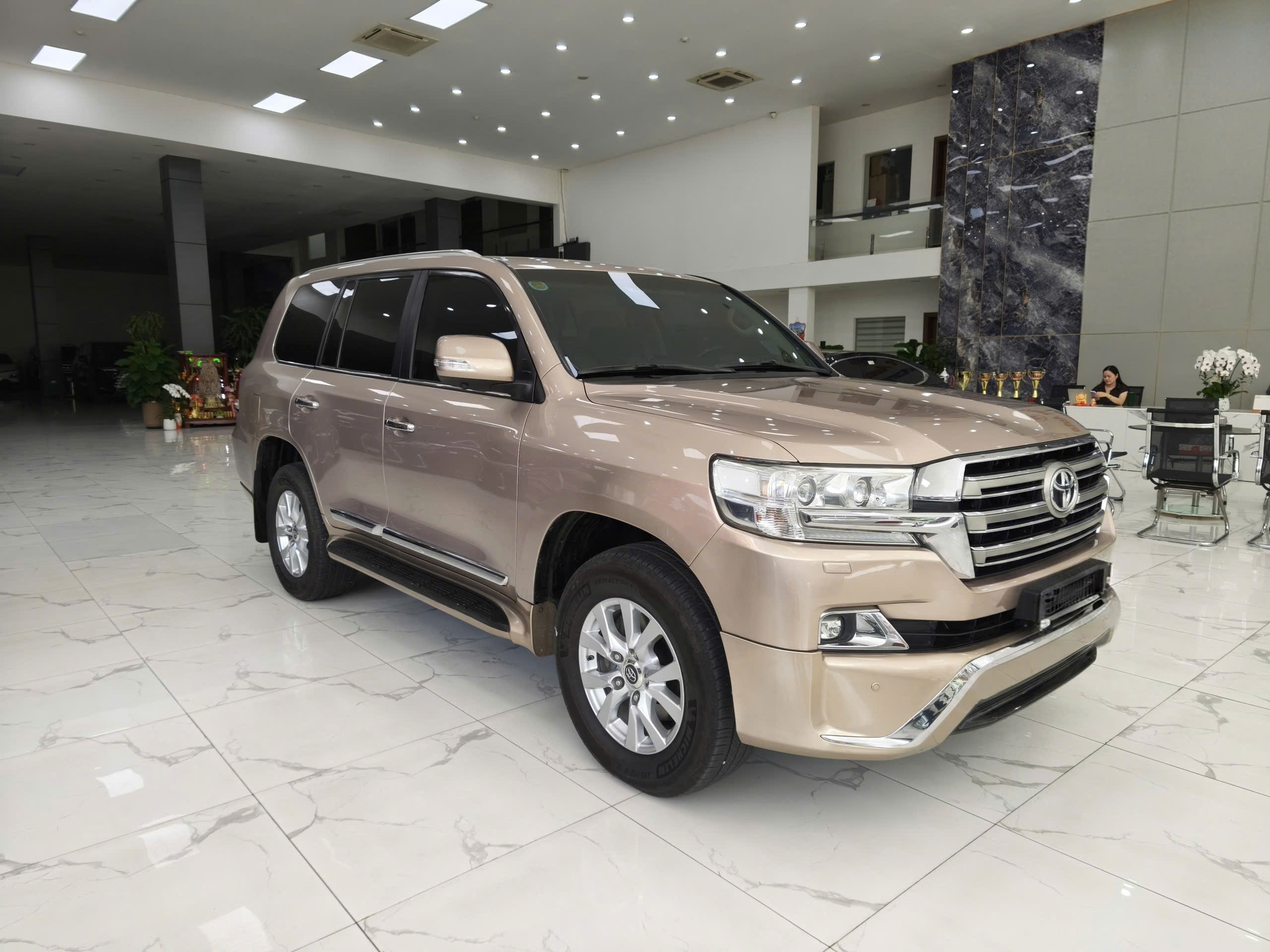 Bán ô tô Toyota Land Cruiser LC200 sản xuất năm 2016, màu vàng, xe nhập