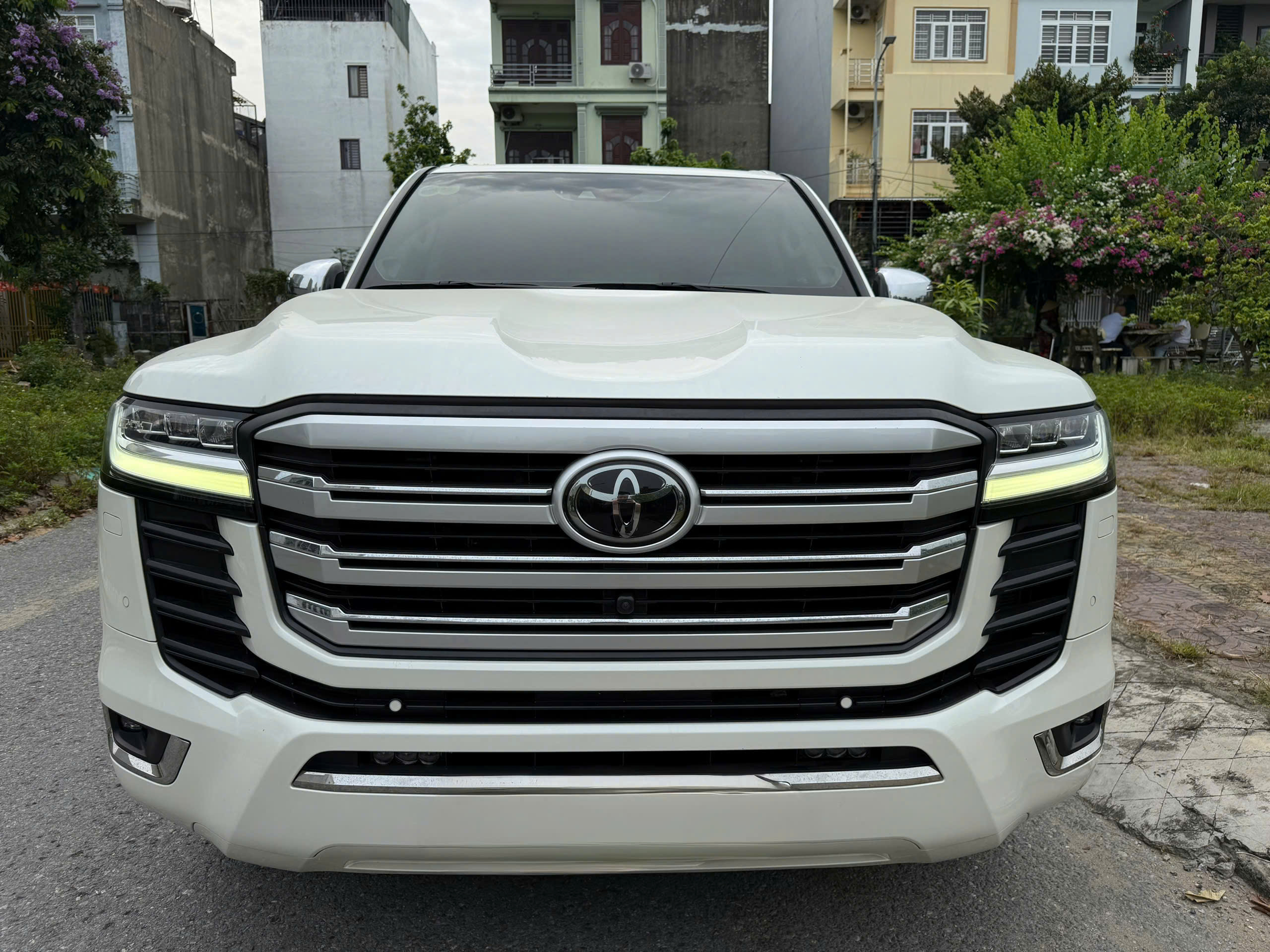 Cần bán Toyota Land Cruiser LC300 năm 2022, màu trắng, nhập khẩu nguyên chiếc