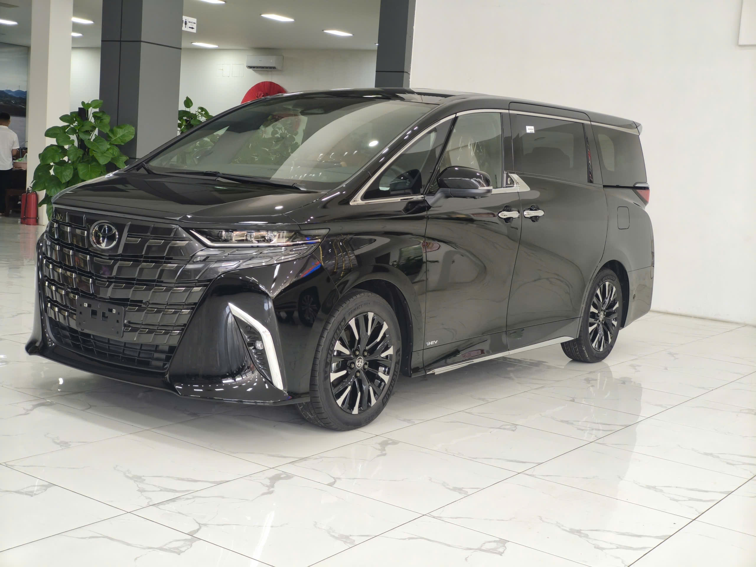 Alphard HEV M2026 Mới 100% . Xe có sẵn giao luôn