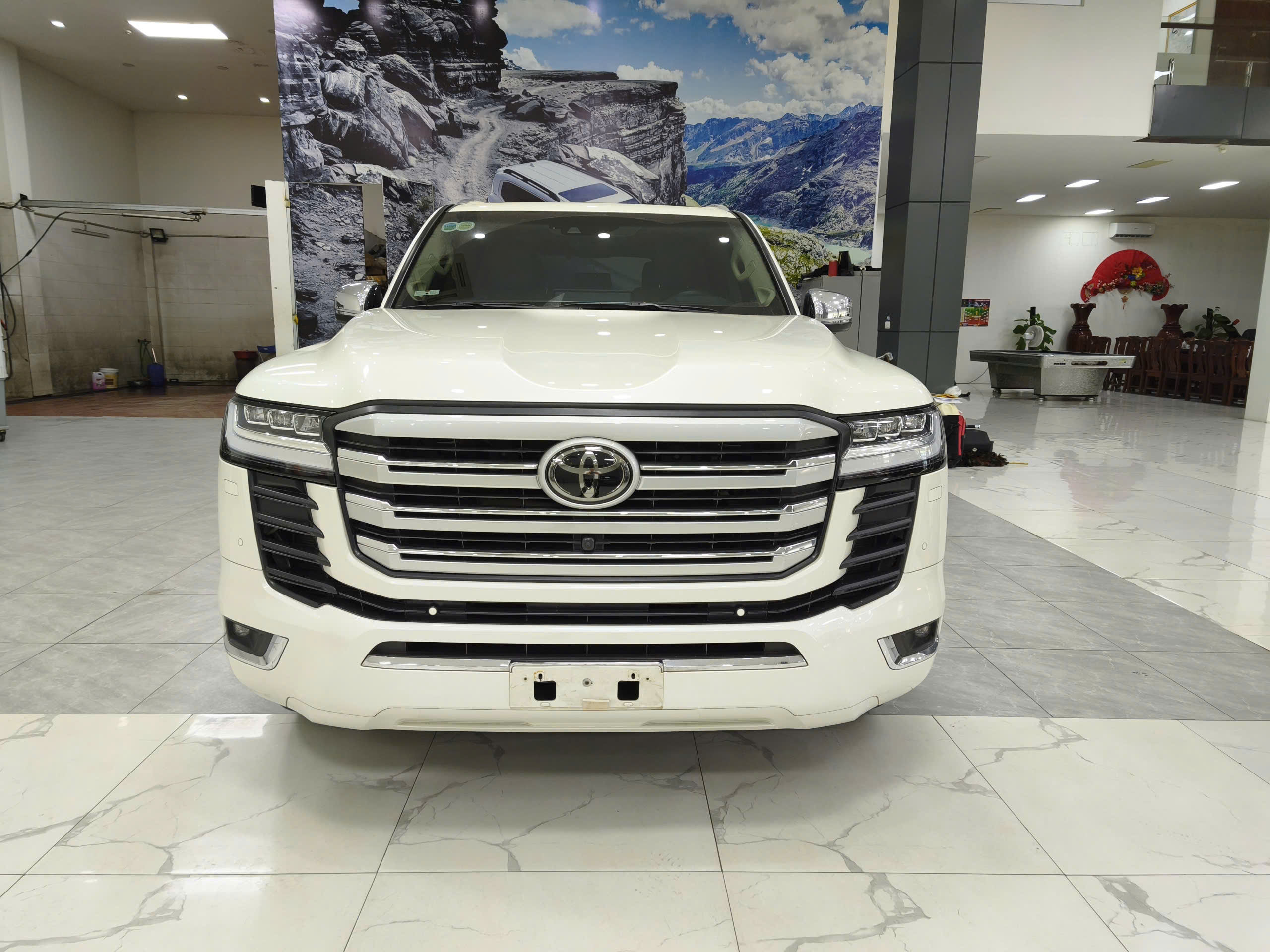 Bán ô tô Toyota Land Cruiser LC300 sản xuất 2023,xe đi hơn 2 vạn lên ful